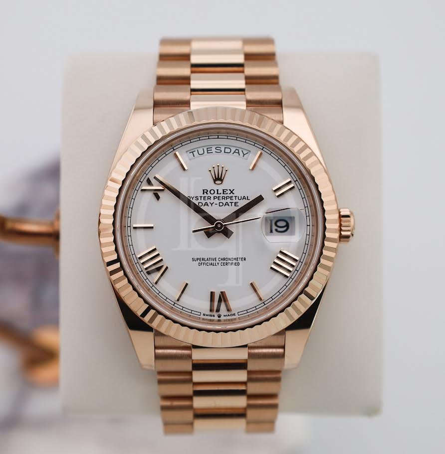 0_8f3a57c0-5493-4b7a-a2d3-f81ac8687256.jpg Rolex Day-Date 40 Rose Gold White Roman Dial & Fluted Bezel President Bracelet 228235 - - 图片 1