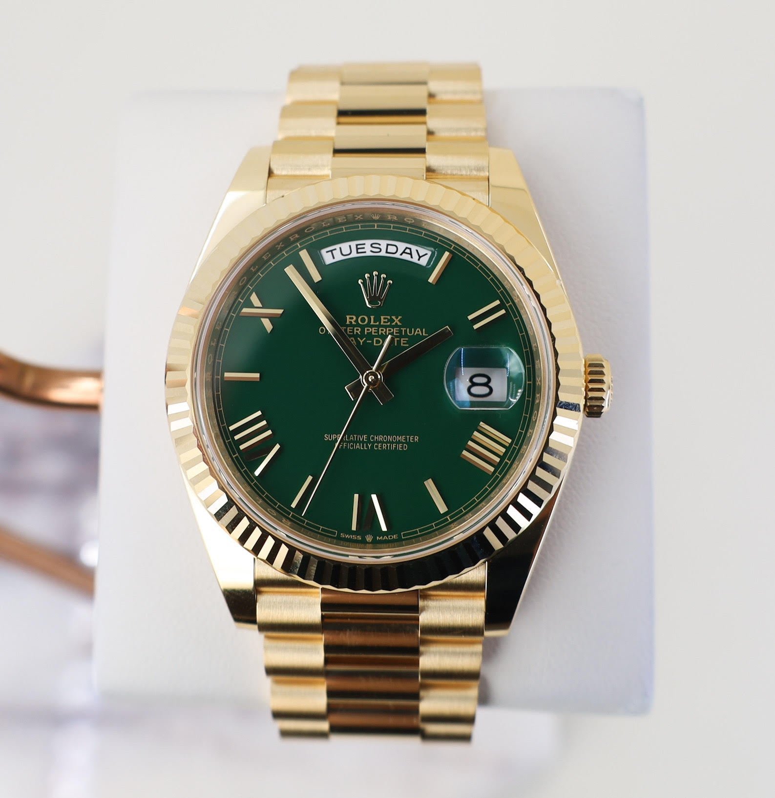 rolex-day-date-40-yellow-gold-watch-fluted-bezel-green-roman-dial-president-bracelet-228238-grrp-852660.jpg Rolex Day-Date 40 Yellow Gold Watch - Fluted Bezel - Green Roman Dial - President Bracelet - 228238 grrp - 图片 1